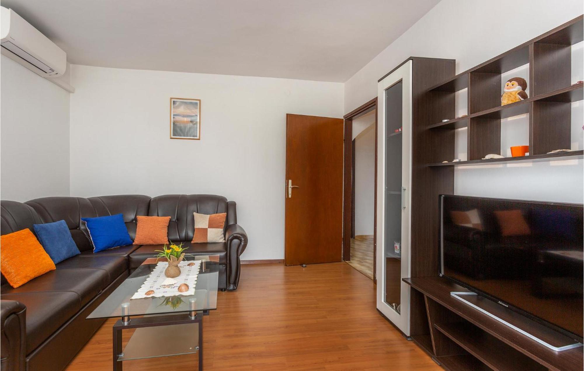 Gorgeous Apartment In Pinezici With Kitchen Экстерьер фото